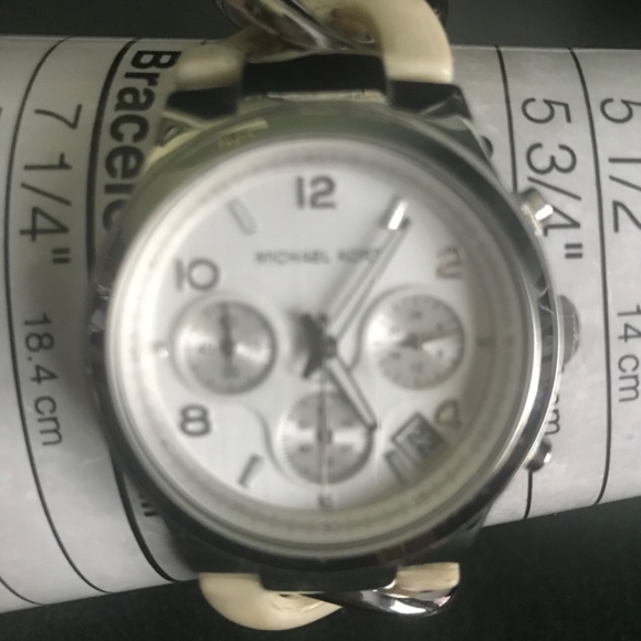 Michael Kors Silver-tone Women’s Runway Twist Chronograph Watch MK-4263 - Picture 5 of 11